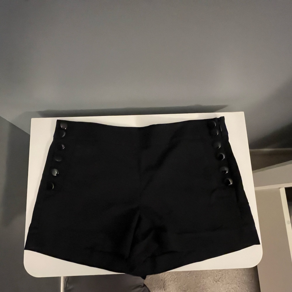 Ann Taylor LOFT Women’s Size 12 Shorts - buttoned front pockets and side zipper